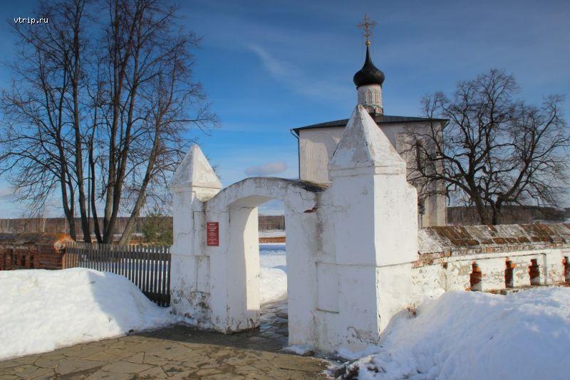 Вход в комплекс