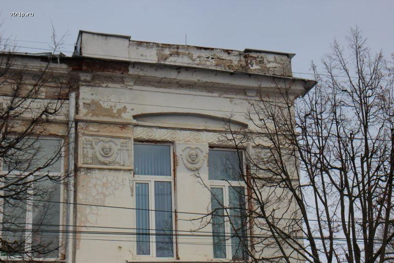 Лепнина на здании банка