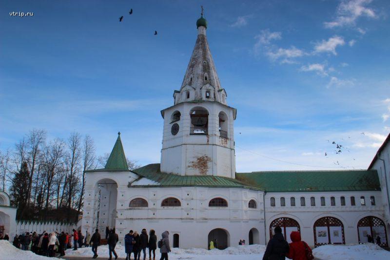 Шатровая колокольня собора