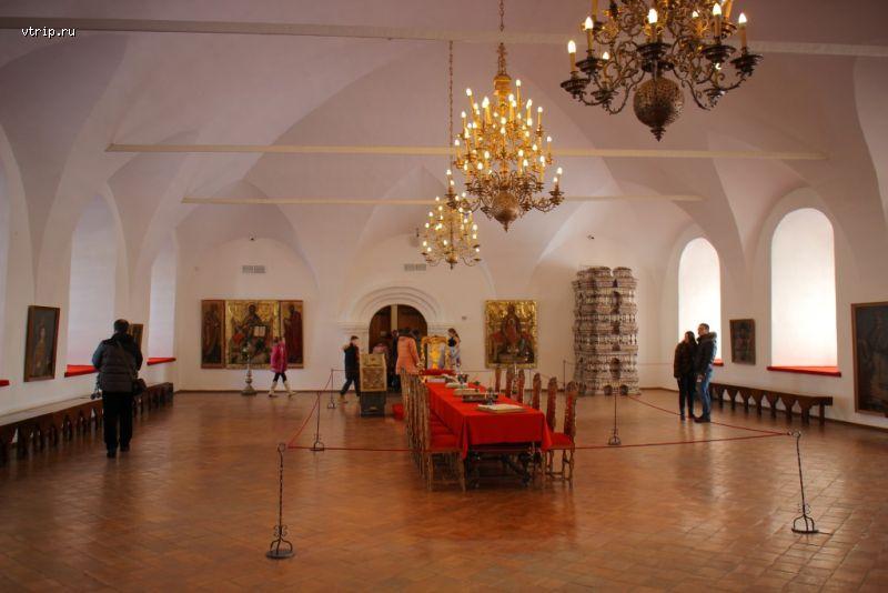 Внутри палат