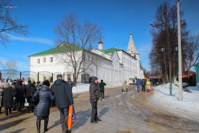 Вид на Архиерейские палаты