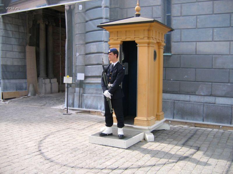 Охрана дворца