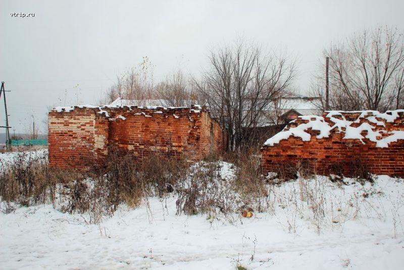 Остатки стены