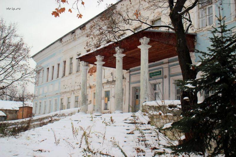 Центральное крыльцо усадьбы