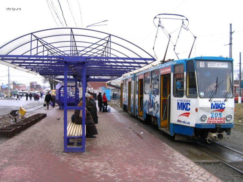 Трамвай Татра KT4SU в кольце