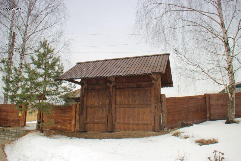 Дубовые ворота
