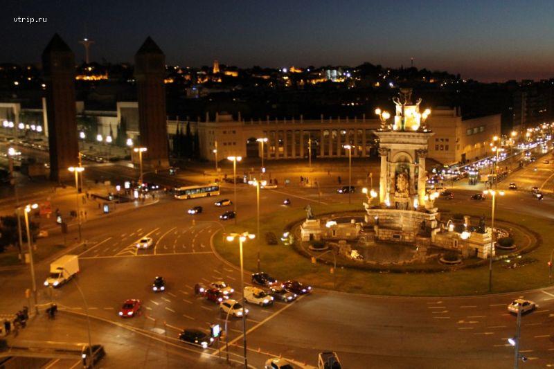 Площадь Испании вечером