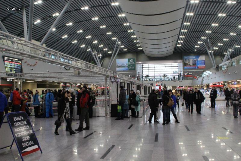 Внутри конкорса вокзала