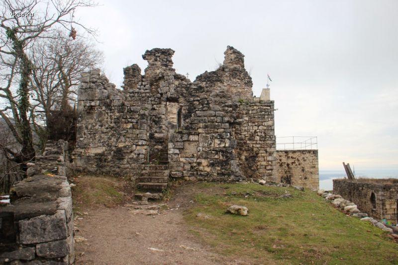Развалины храма