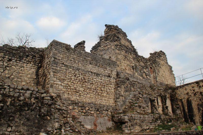 Остатки храма