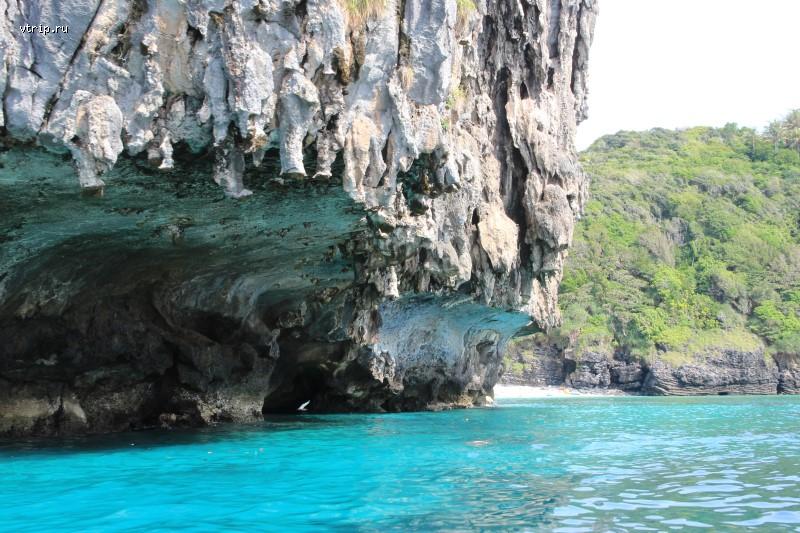 Скалы Андаманского моря