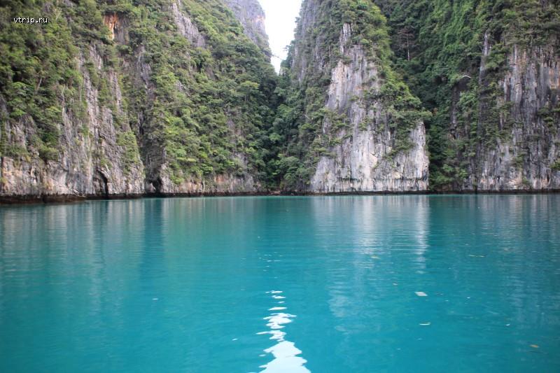 Вода в заливе