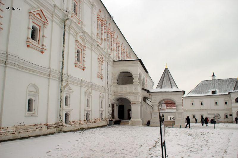 Крыльцо дворца Олега