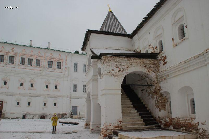 Крыльцо певческого корпуса