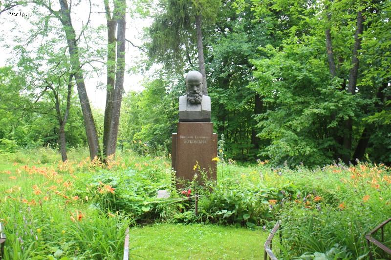 Памятник Жуковскому