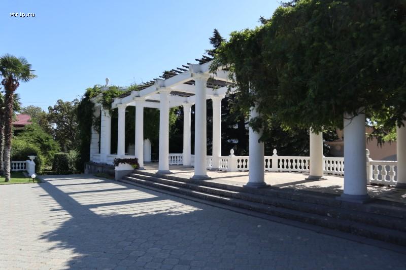 Колоннада