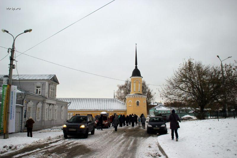 Башни ограды монастыря