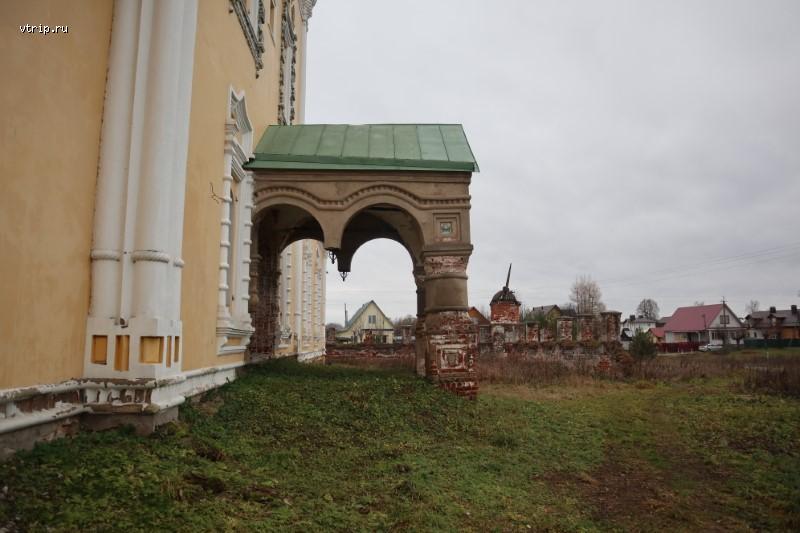 Крыльцо Рождественской церкви