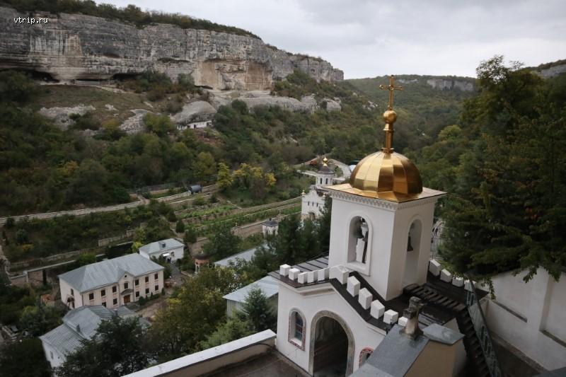 Территория монастыря