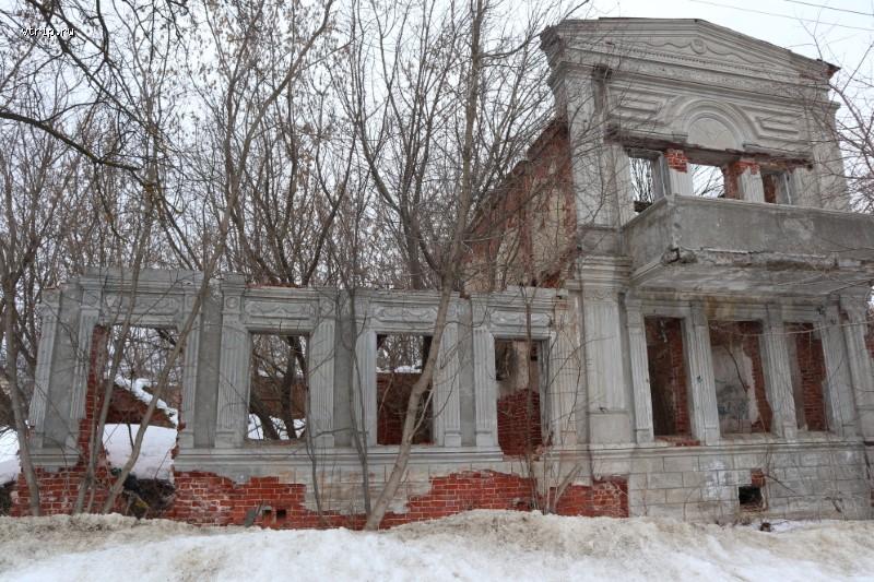 Развалины старой усадьбы