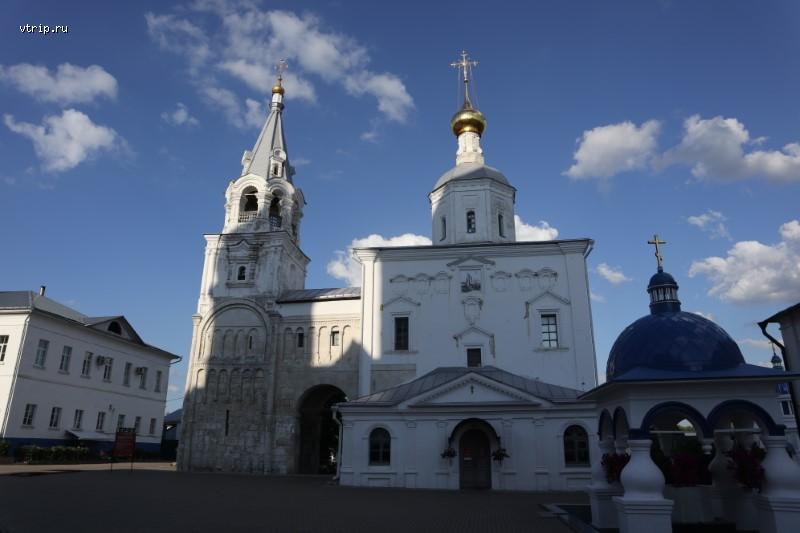 Рождественский собор и остатки палат