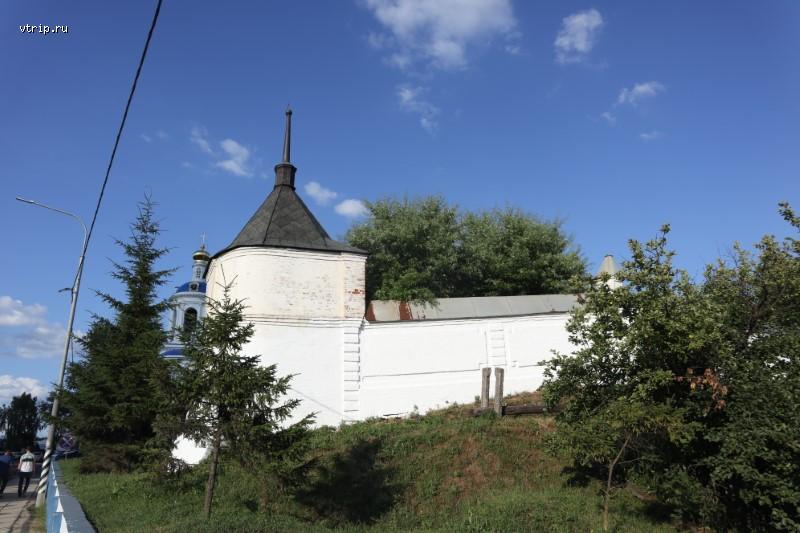 Стена и башни монастыря