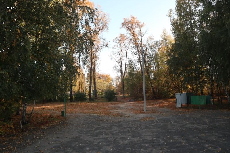 Парк у озера