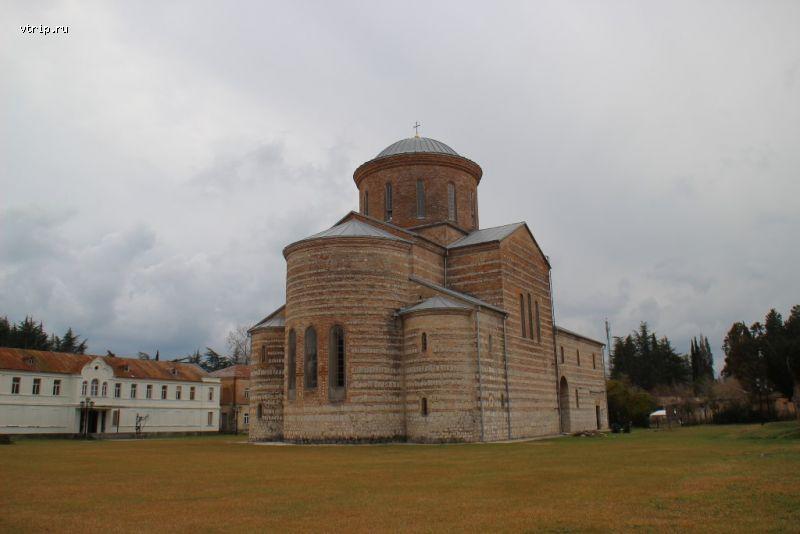 Патриарший собор в Пицунде