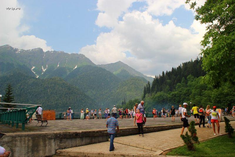 Смотровая площадка на озере Рица