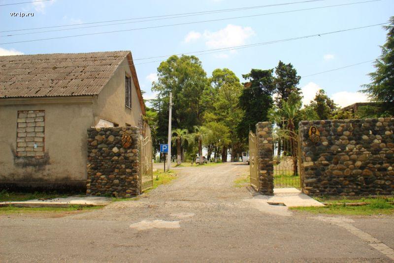 Вход в монастырь