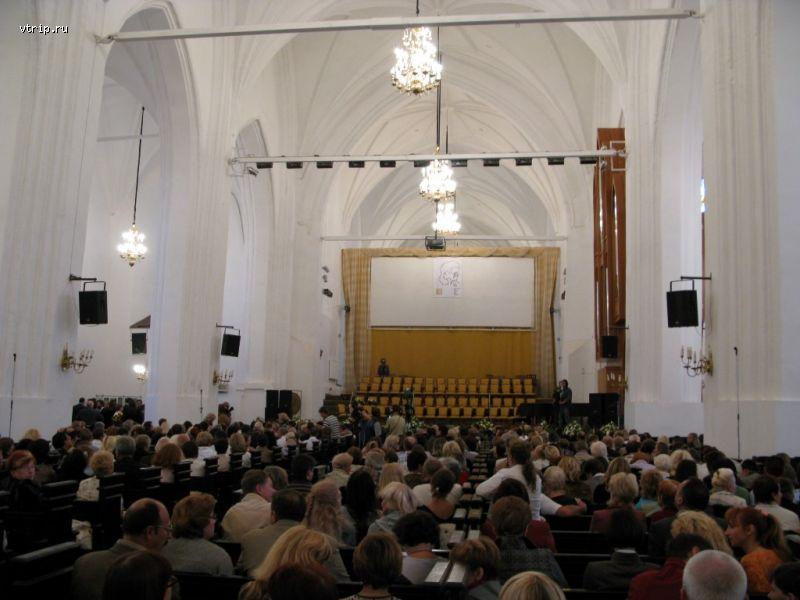 Внутри собора