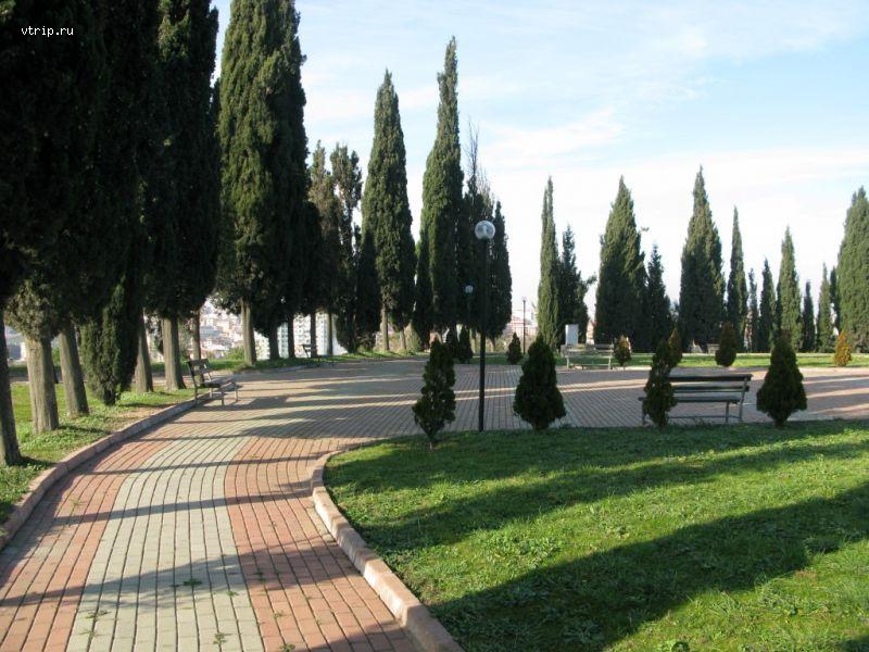 Дорожки у мемориала
