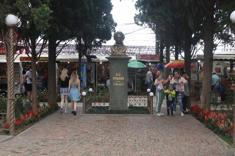 Памятник А.С.Пушкину в Алуште