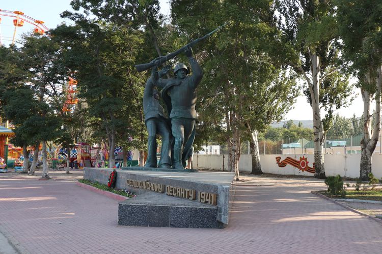 Памятник Феодосийскому десанту