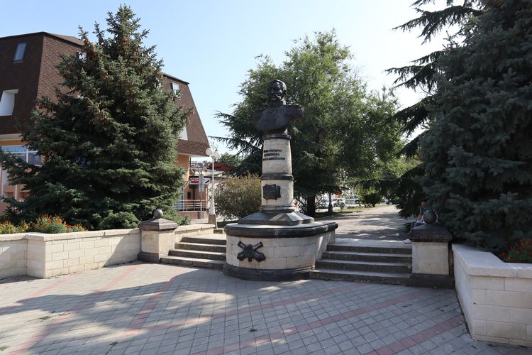 Памятник Н.М. Соковнину в Феодосии