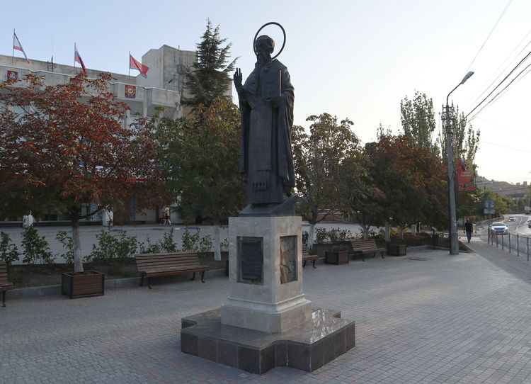 Памятник Стефану Сурожскому в Судаке