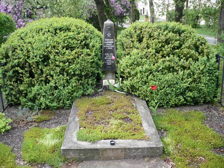 Памятник солдату Белякову в Праге