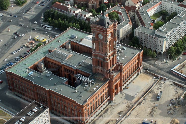 Красная ратуша в Берлине