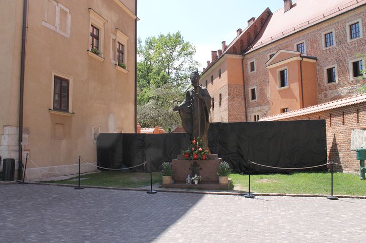 Памятник Иоанну-Павлу II в Кракове