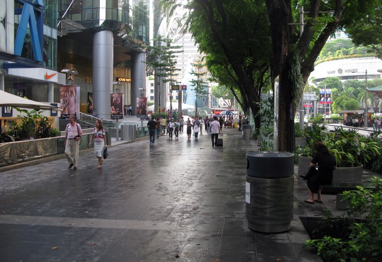 Шоппинг улица Orchard Road в Сингапуре