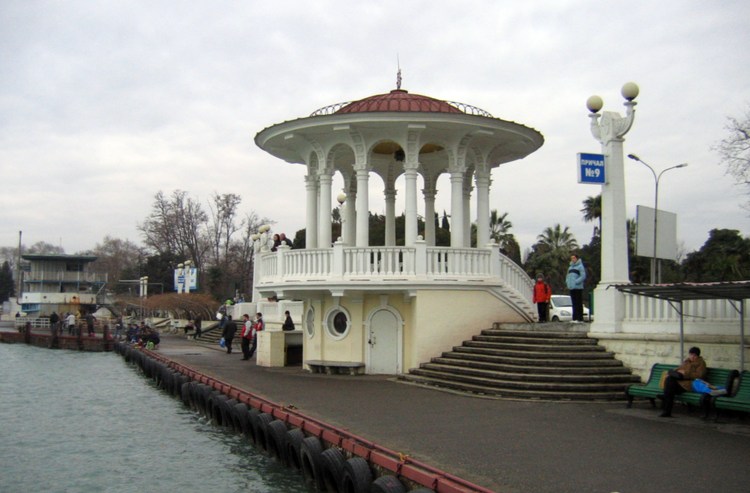Ротонда у морвокзала в Сочи