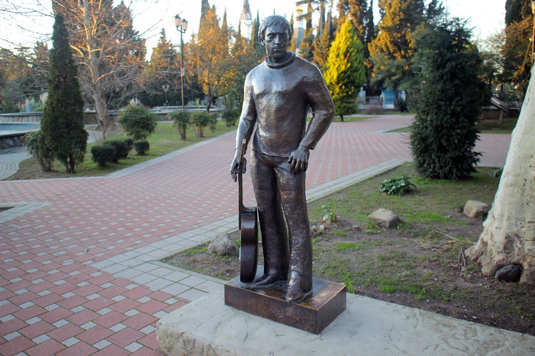 Памятник Владимиру Высоцкому в Сочи