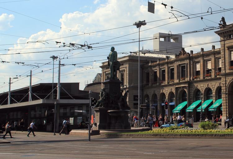 Памятник Альфреду Эшеру в Цюрихе