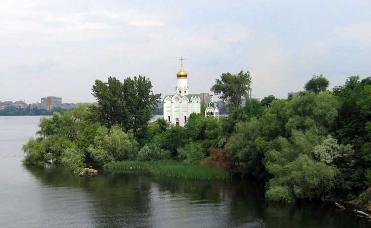 Храм на острове в Днепре