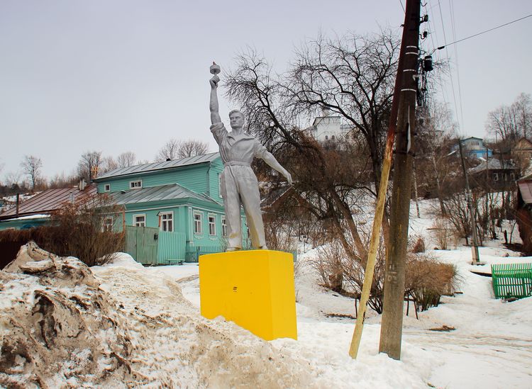 Памятник рабочей молодёжи в Гороховце