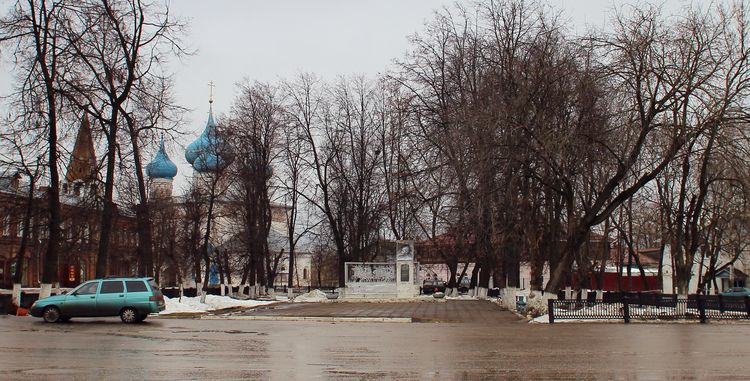Памятник Патоличеву в Гороховце
