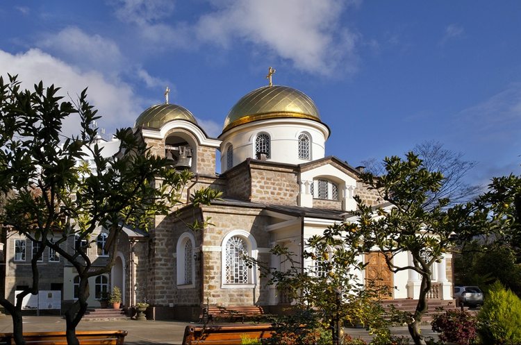 Свято-Преображенский храм в Хосте