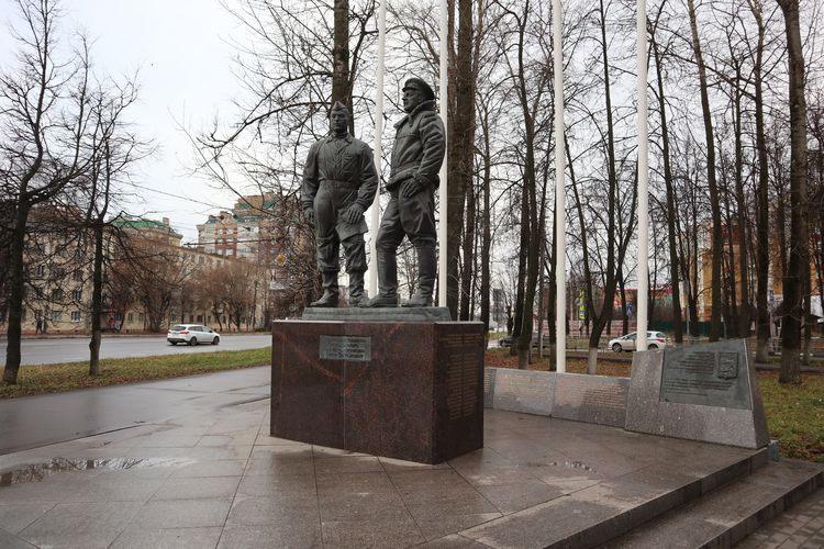 Памятник полку «Нормандия-Неман» в Иванове