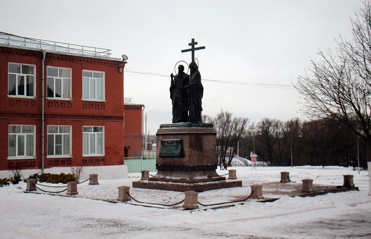 Памятник Кириллу и Мефодию в Коломне