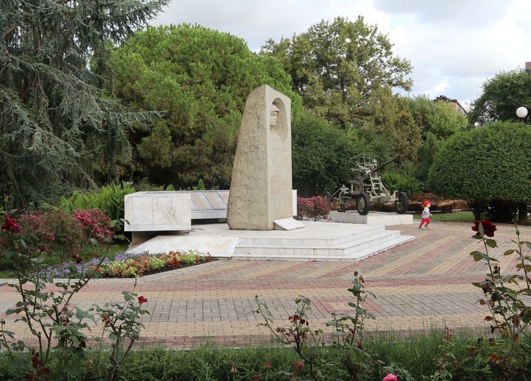 Памятник Солдату-победителю в Лазаревском
